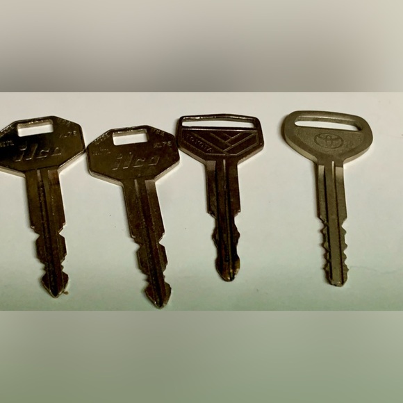 Lot of 4 1990 Vintage Toyota 4Runner Car Keys - Picture 7 of 7